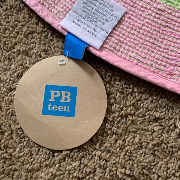 Pottery Barn Spot on Bath Mat - Picture 5 of 5